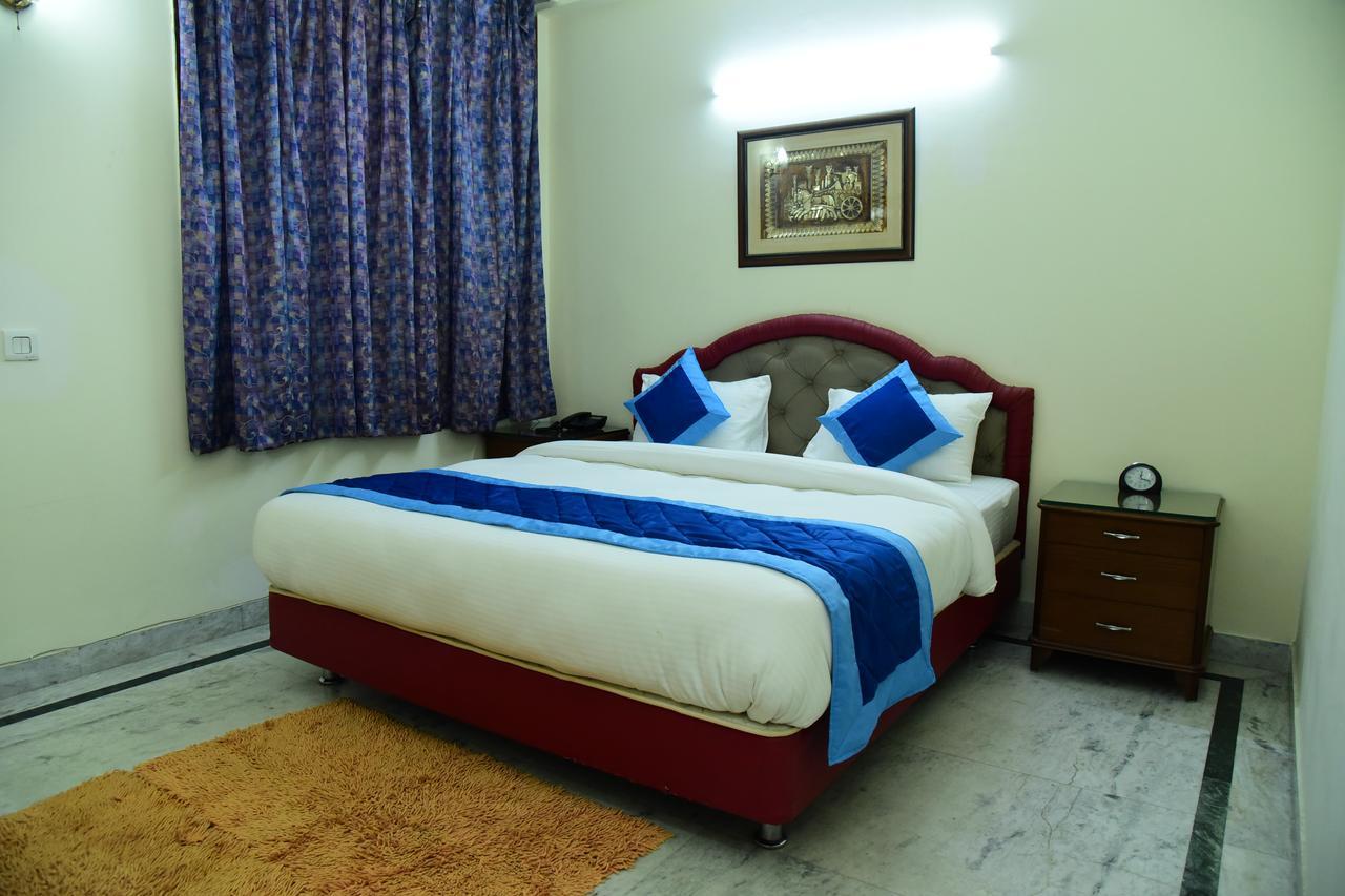 The Mayflower Hotel Gurgaon Exterior photo