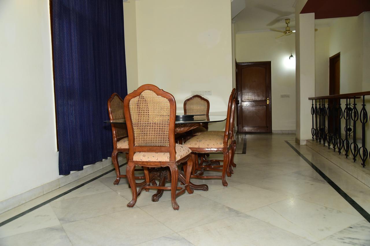 The Mayflower Hotel Gurgaon Exterior photo