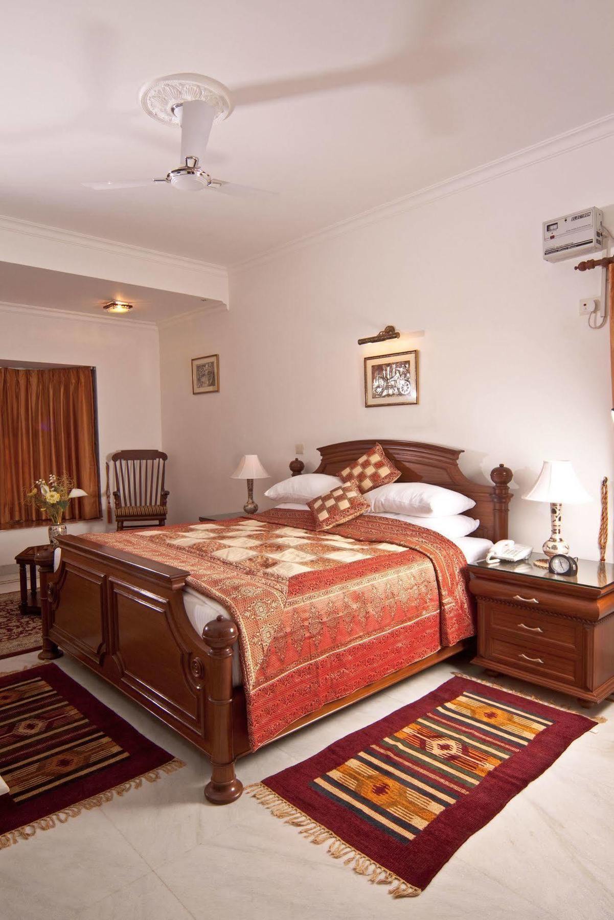 The Mayflower Hotel Gurgaon Exterior photo